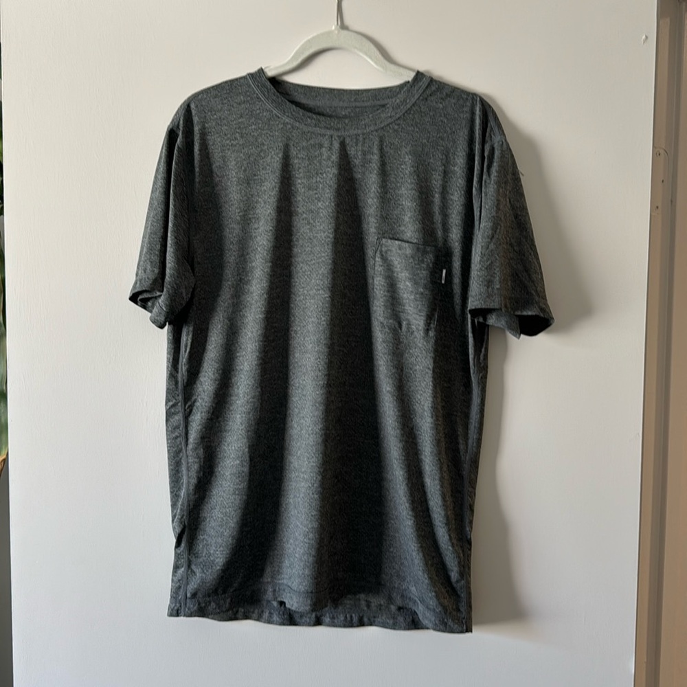 Vuori work out t shirt.